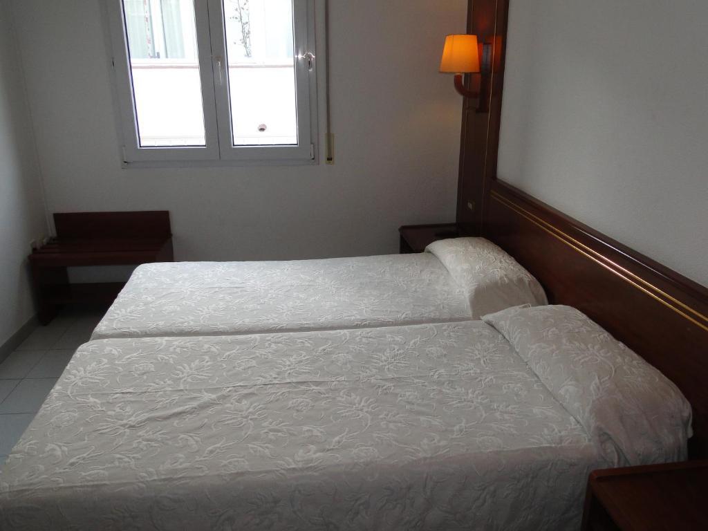 Hostal La Vinya L' Escala Ngoại thất bức ảnh